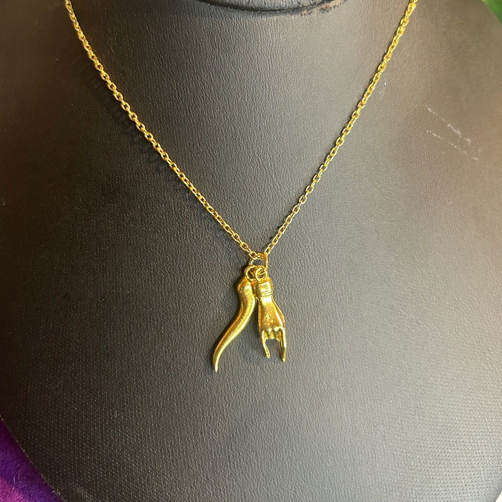 VINTAGE GOLD PLATED ITALIAN HORN NECKLACE GOOD LUCK NECKLACE